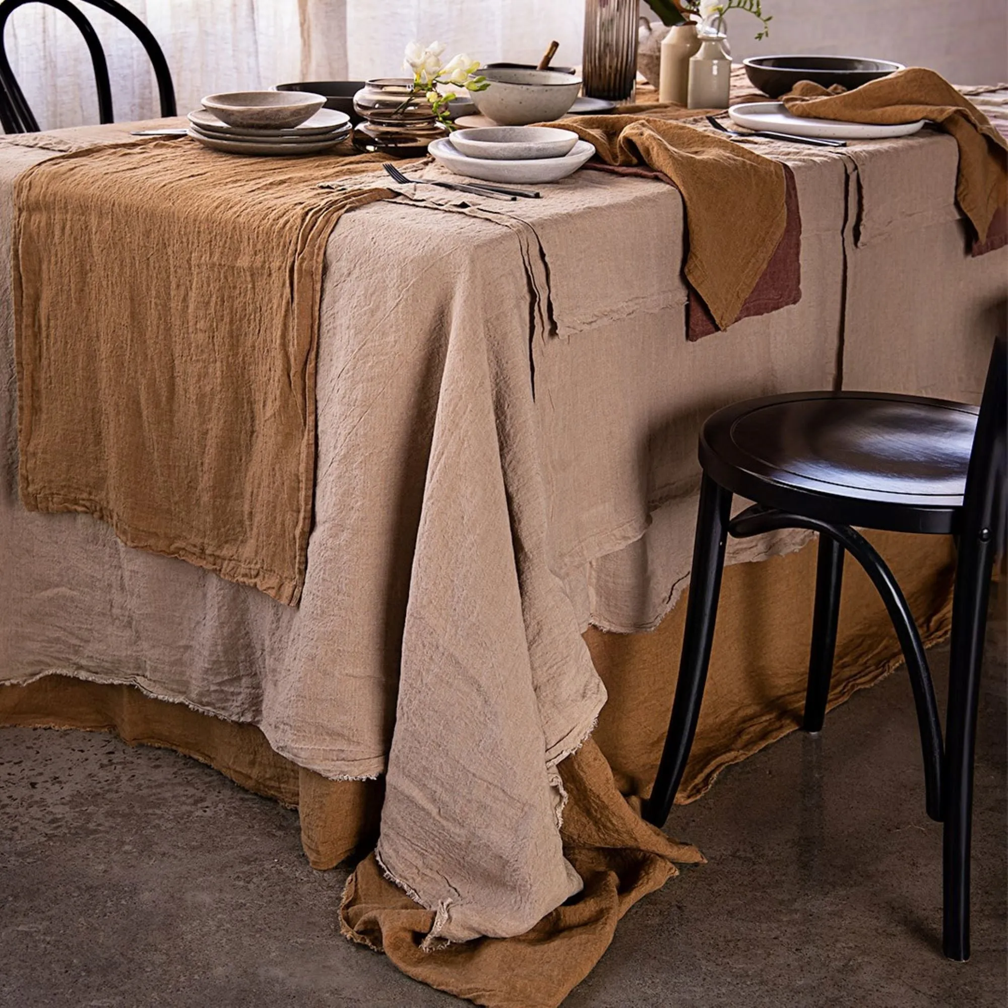 Basix Linen Table Runner - Russo