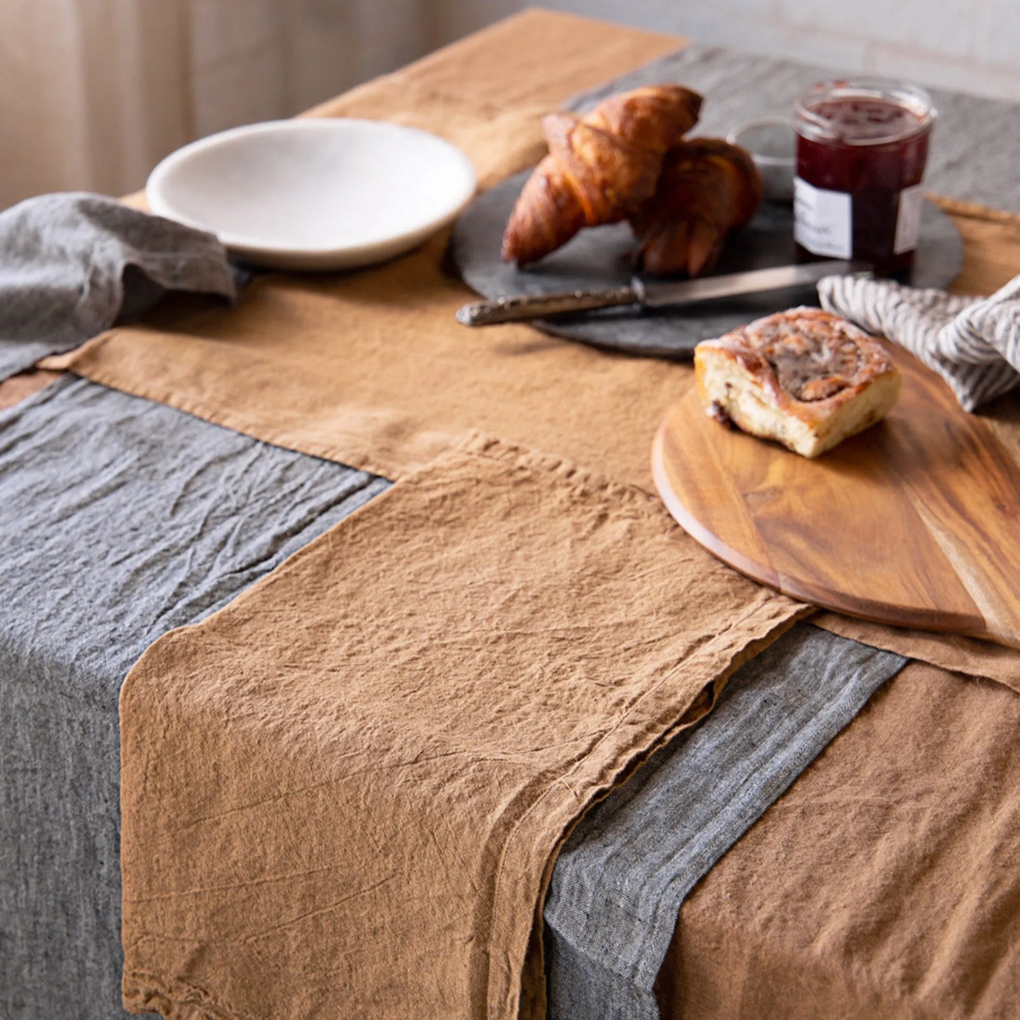 Basix Linen Table Runner - Russo