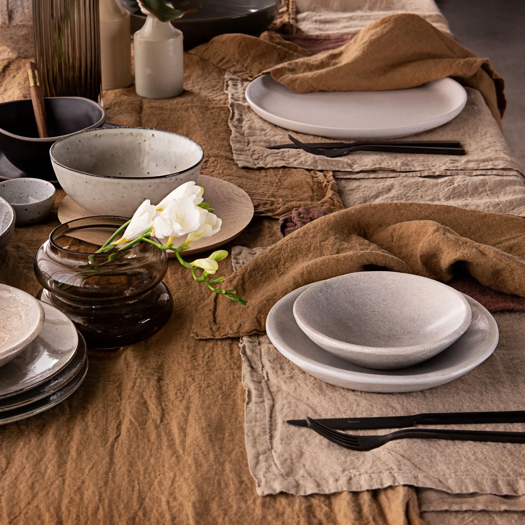 Basix Linen Table Runner - Russo