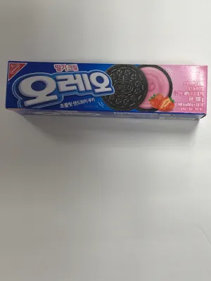 Exotic Strawberry Oreo cookies