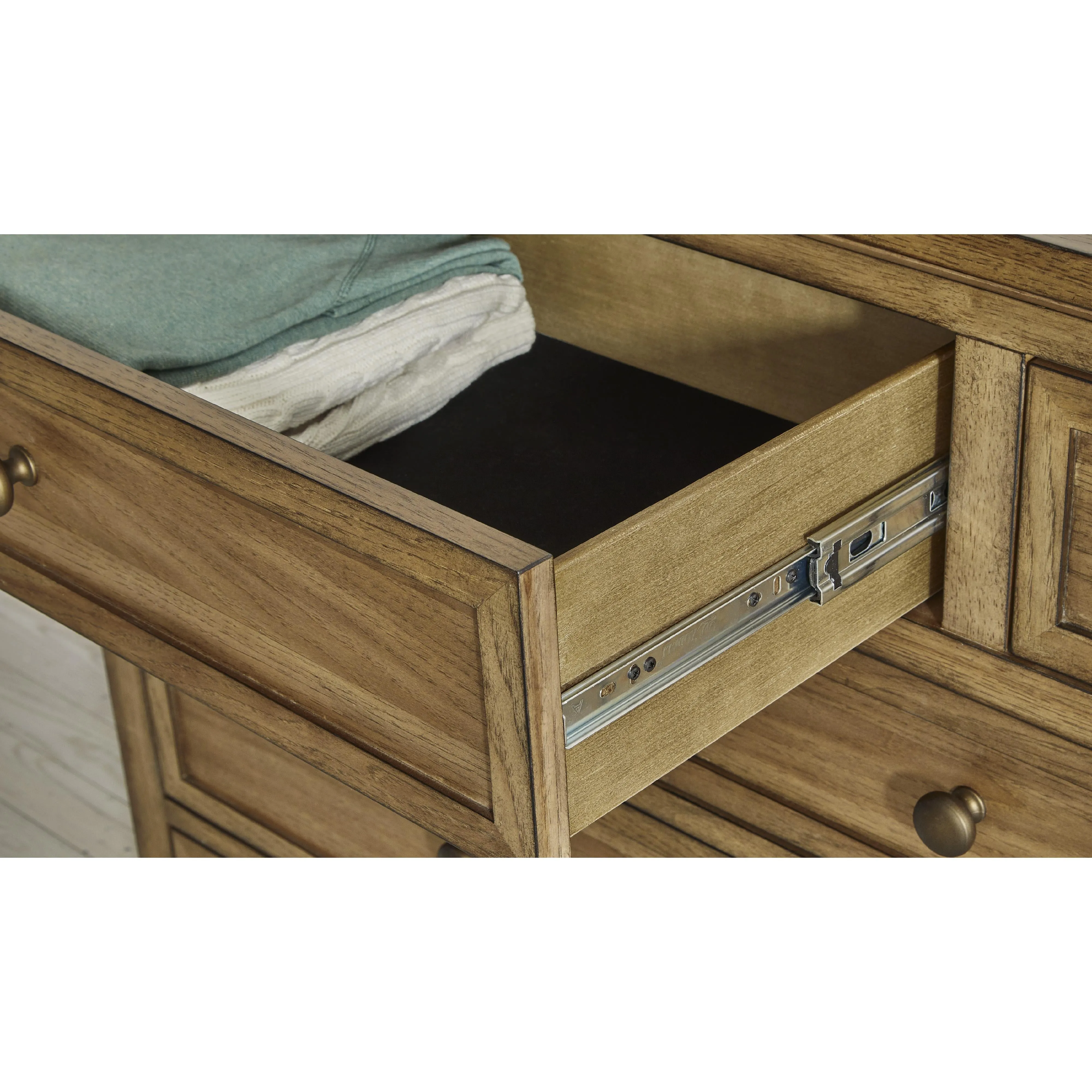 Signature Design by Ashley Sharlance 9-Drawer Dresser B895-31